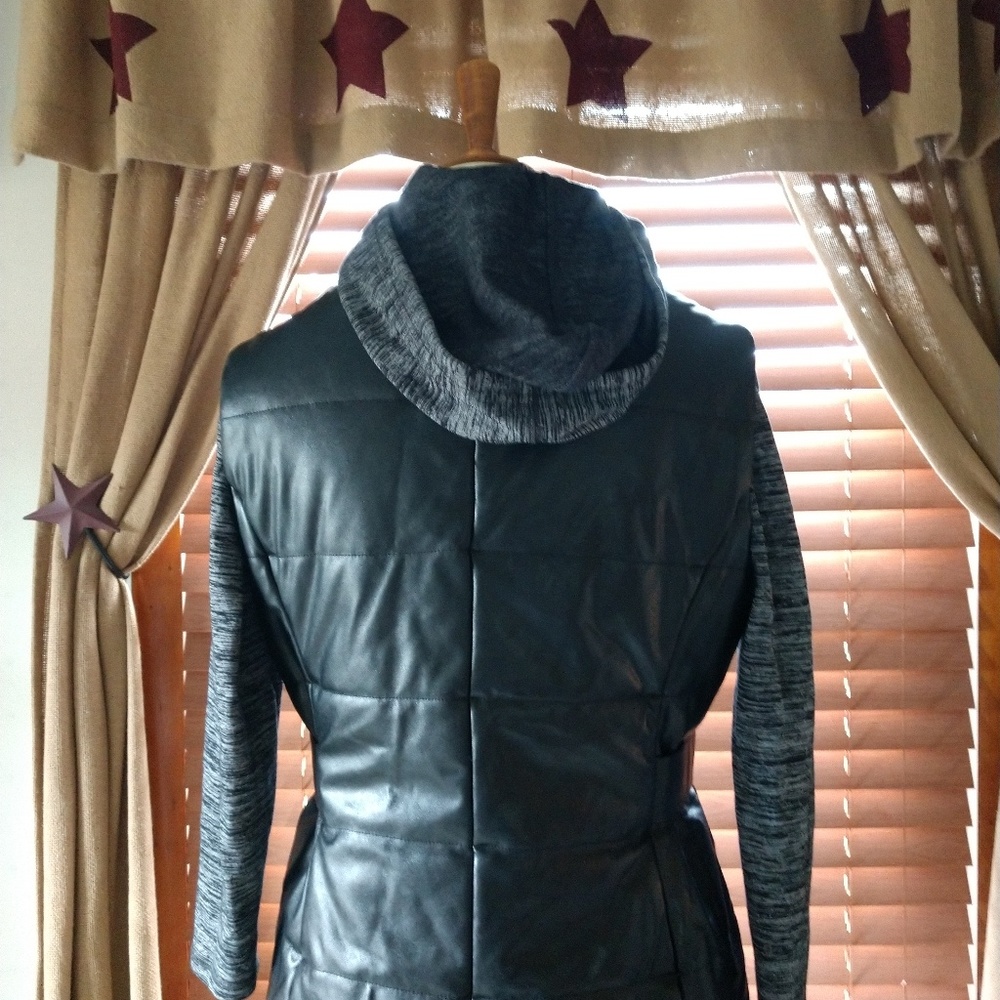 Host Pick for 10/13/2019 NY&Co Vest - Picture 5 of 7
